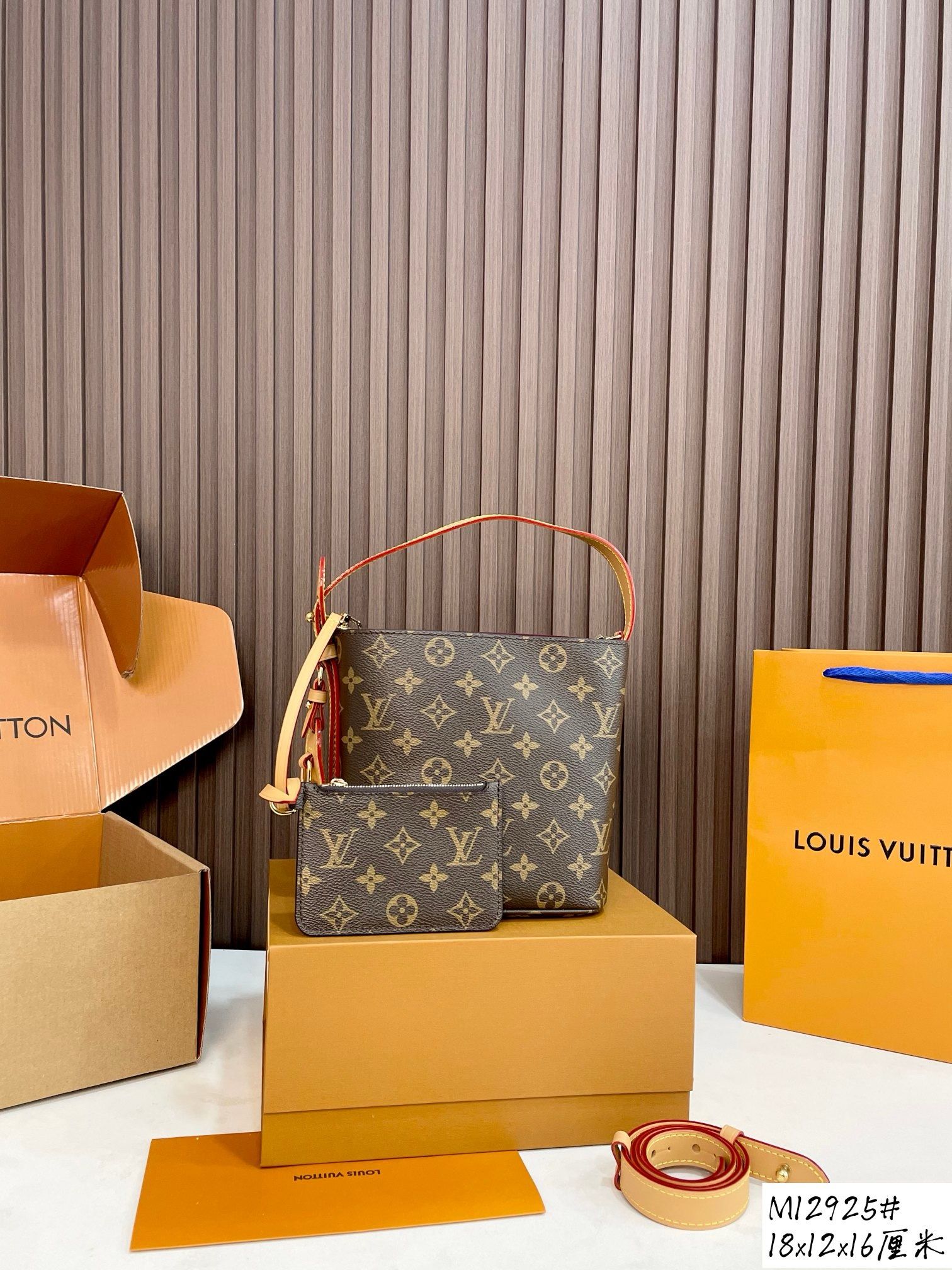 Bolso LV M12925 (18*12*16cm)