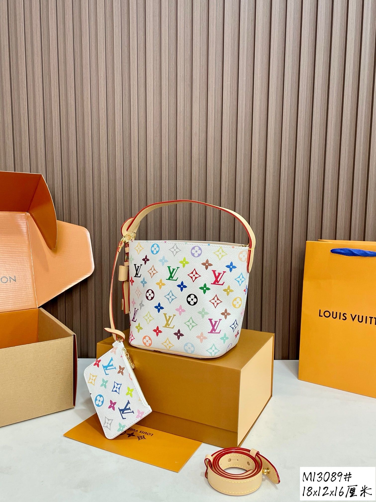 Bolso LV M13089 (18*12*16cm)