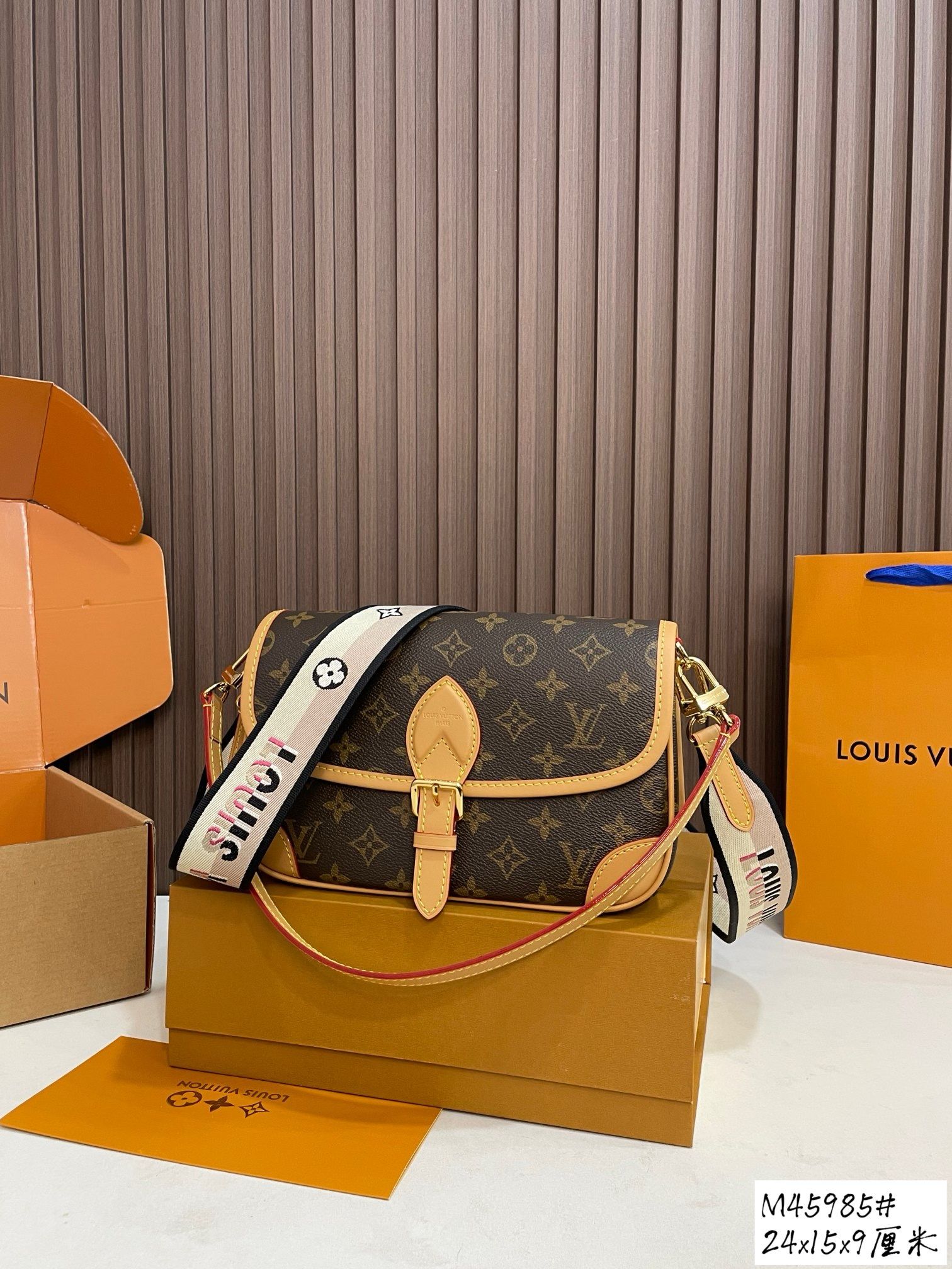 Bolso LV M45985 (24*15*9cm)
